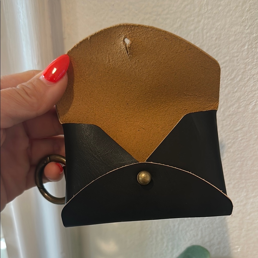 Compact Black Leather Card Holder with Ring - Picture 3 of 4
